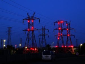 Почему цены на электроэнергию постоянно меняются и как не переплачивать?